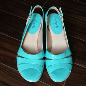 Softspots Size 8 1/2  Aqua patent leather sandals
